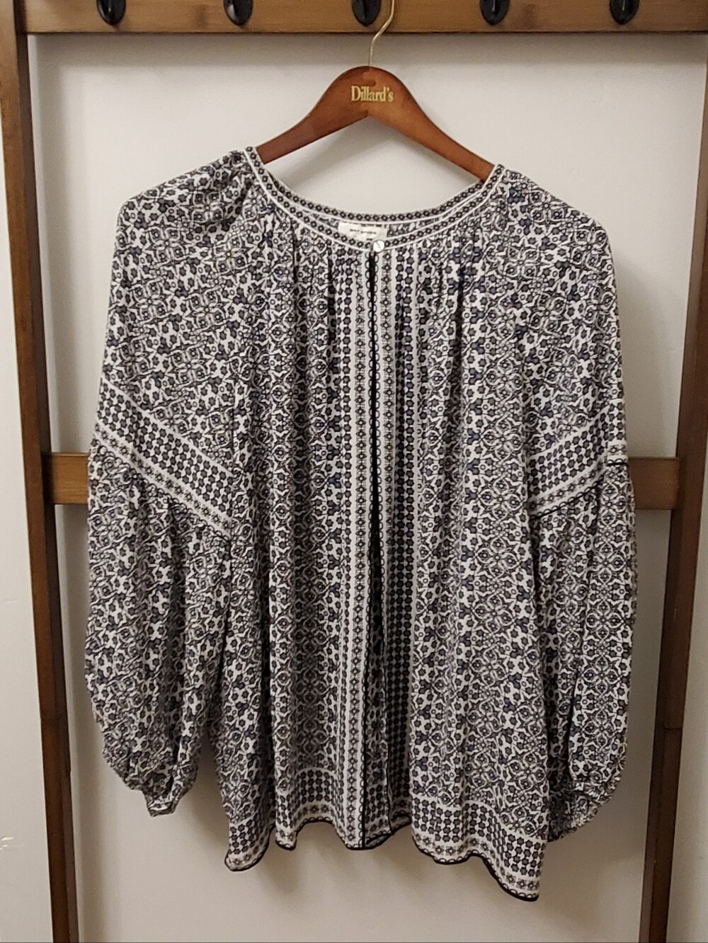 Max Studio Navy And Creme Coastal Chic Puff Sleeve Blouse